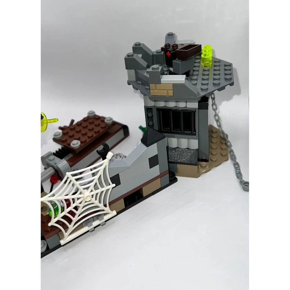 LEGO Monster Fighters The Crazy Scientist and His Monster 9466 100% Complete